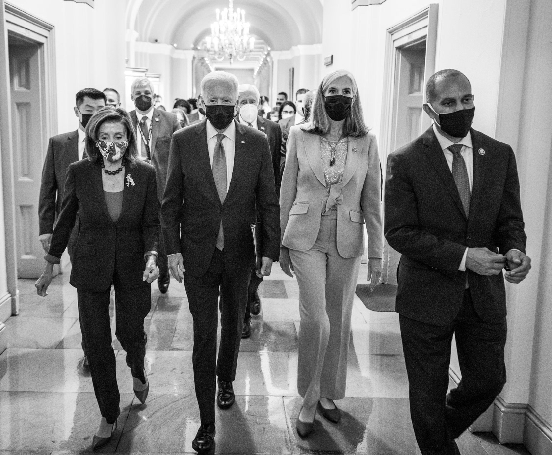 POTUS46Archive's tweet photo. This week, I’ve been working closely with leaders in Congress to pass my Build Back Better Agenda and Bipartisan Infrastructure Deal. This is what we were elected to do and we will get it done. https://t.co/weOTcyW6M6