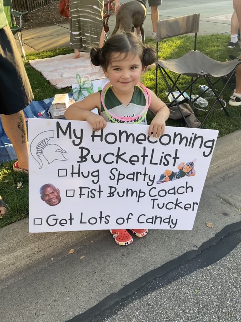 SarahSwistak's tweet image. Well…two out of three ain’t bad! @TheRealSparty stopped just for her and so did @SuzyMerchant ! We are just waiting on you for that fist bump, @Coach_mtucker !! @MSU_Football @michiganstateu @CollegeGameDay @KirkHerbstreit @DesmondHoward @ReceDavis @BigTenNetwork