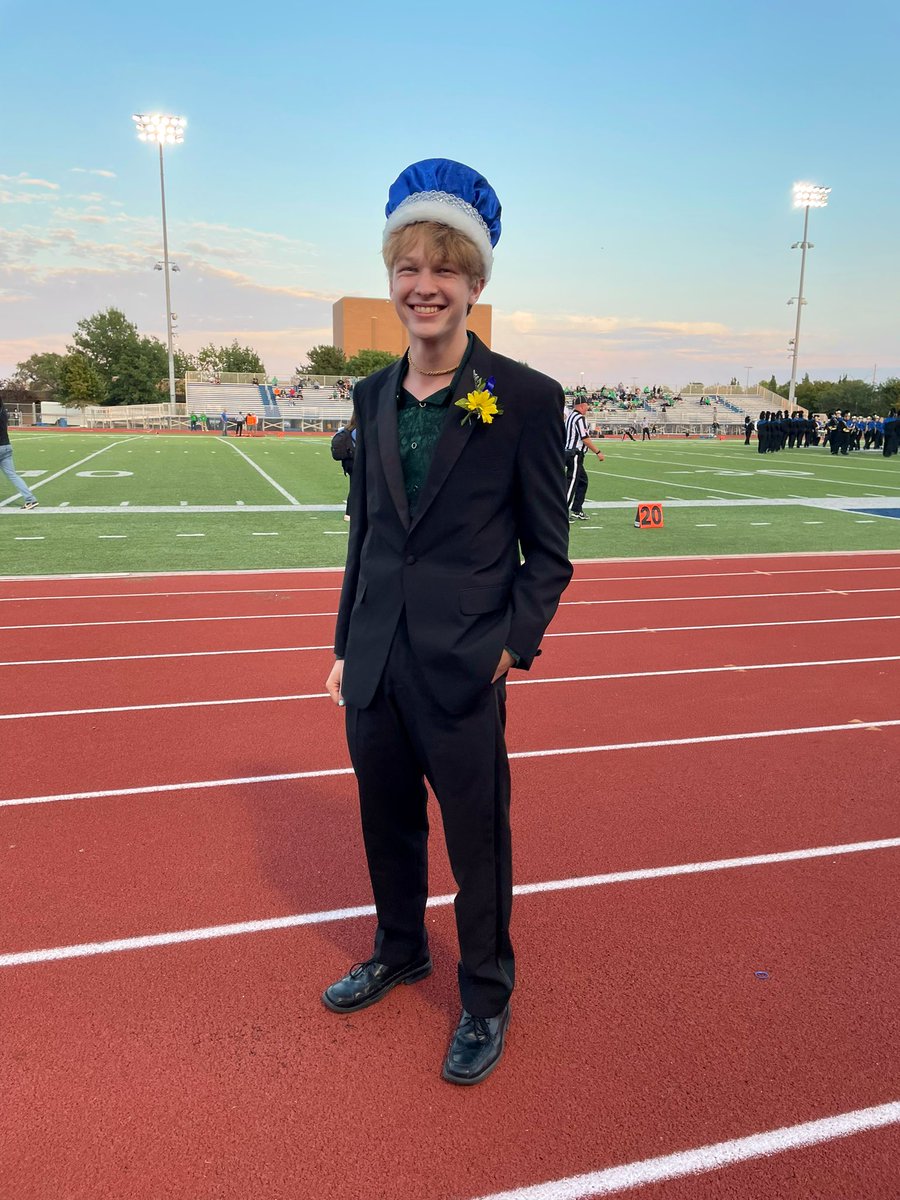 HHS_Salthawks's tweet photo. Our Fall 2021 Homecoming King isโฆNoah Buller! #salthawkpride https://t.co/C180TJTh76