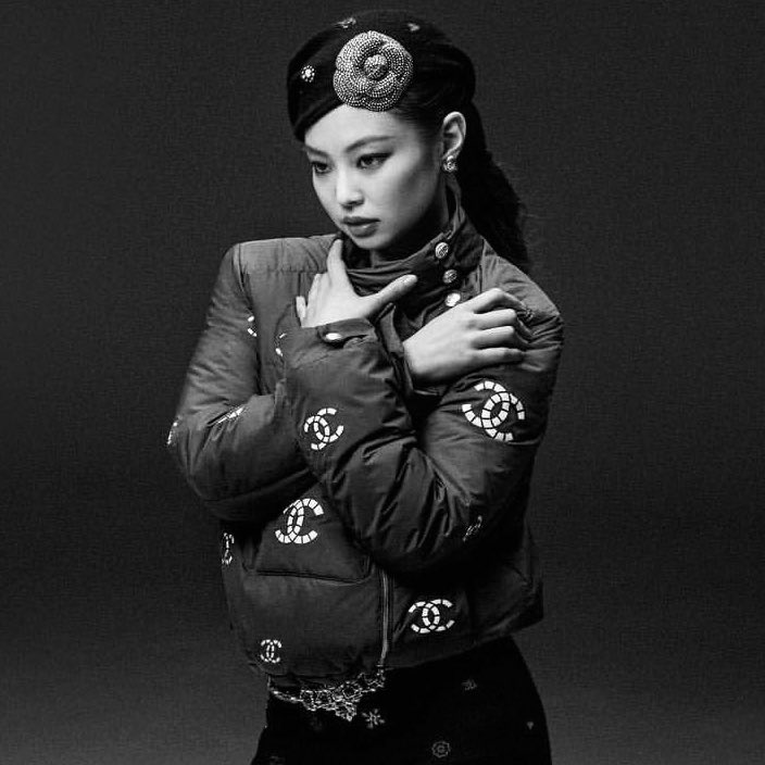 BILLETJENNIE's tweet photo. B&amp;W is the truest form of honestly. And here I am, wrapped perfectly with gentle fabric from Chanel for Coco Neige 2021/22 Global Campaign. https://t.co/u2Lo3tmrAX