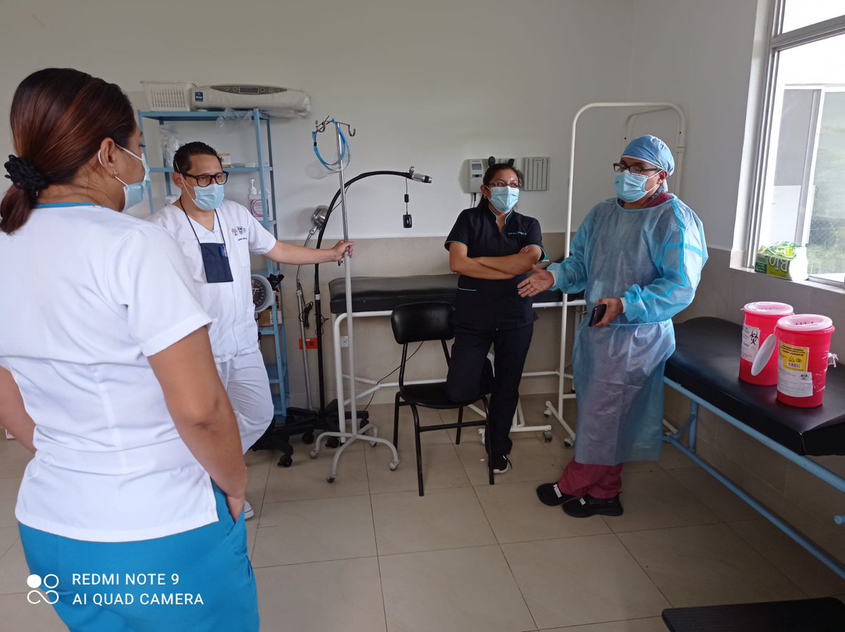 SaludPichincha's tweet photo. Personal del centro de salud Nanegal Distrito 17D03, diariamente refuerzan sus conocimientos con la finalidad de brindar una atención integral y de estar ligados a los lineamientos de administración, por ello recibieron una capacitación sobre clasificación de desechos. https://t.co/7xD6HRXbse