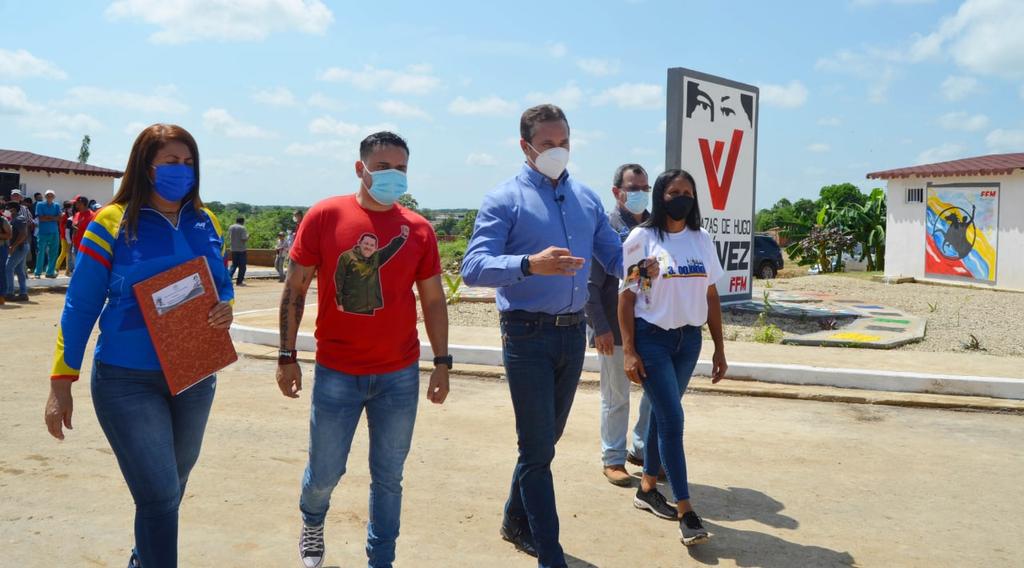 #LoDijo 🗣️ Gobernador <a href="/josemvasquez/">José Vásquez</a>: Estamos haciendo entrega en nombre del Gobierno Revolucionario, la cantidad de 80 viviendas en la comunidad Terrazas de Hugo Chávez

#Guárico
#RumboAlBolivarDigital 
#GuáricoProductivoYDeEncuentro