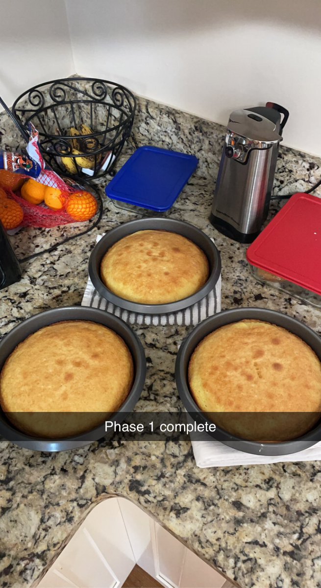 AnnaMariee21's tweet photo. Enjoy this progression of me making a birthday cake for my mom this past week https://t.co/OZZXGimP6F