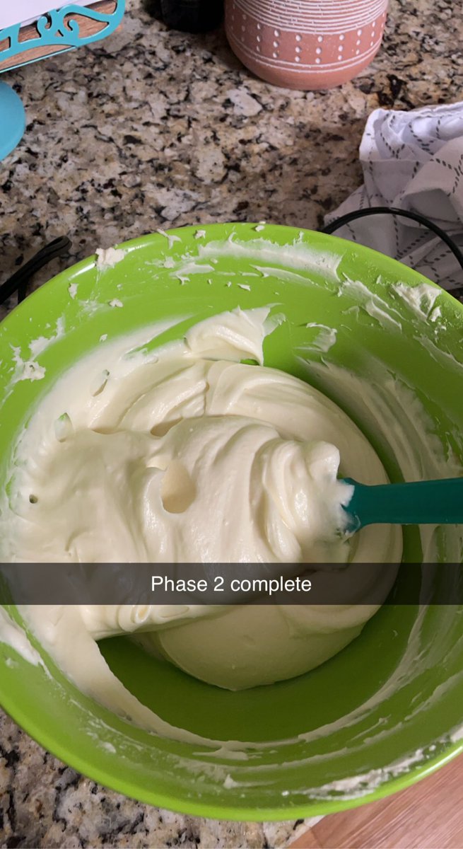 AnnaMariee21's tweet photo. Enjoy this progression of me making a birthday cake for my mom this past week https://t.co/OZZXGimP6F