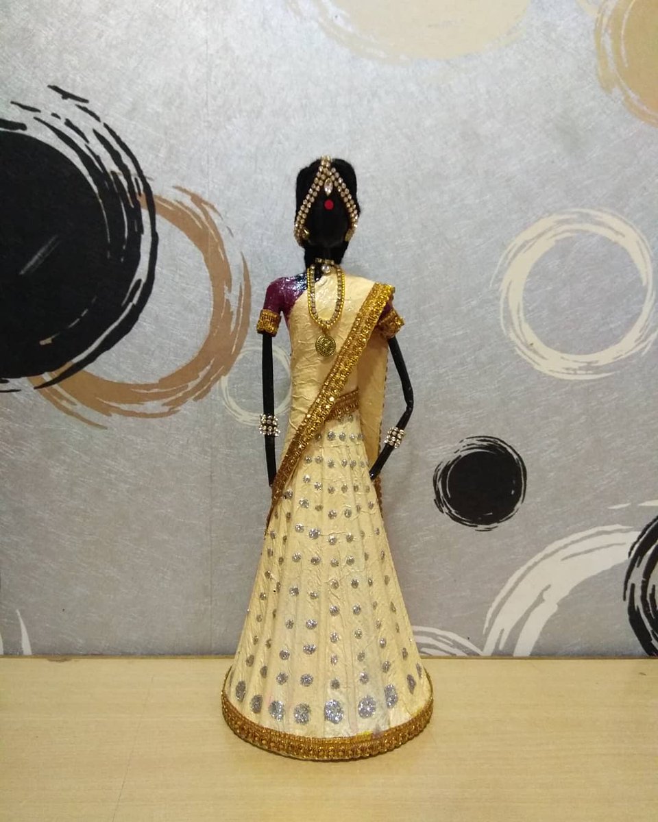 My recent works!
#traditionalattire #sareefashion
Made up of Upcycled #newspapers dolls!

12-14inches height

#radhikajaworks #newspaperdolls #handmadedolls #Upcyclednewspapers #traditionalartwork #sareedolls