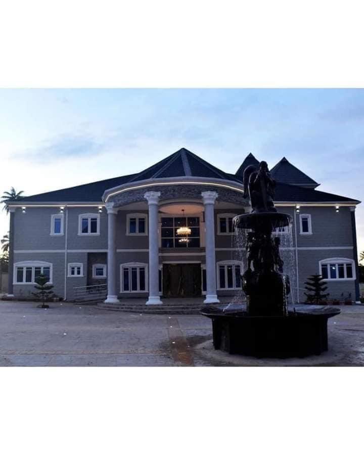 drpenking's tweet photo. Meet Dr Lola Bayode, the Nigerian Doctor who built Dorian Home, the biggest Orphanage Home in Africa. The orphanage home is located in Akure, Ondo state. Her massive developmental project would be commissioned on the 14th of oct 2021. https://t.co/6sweLgE50n