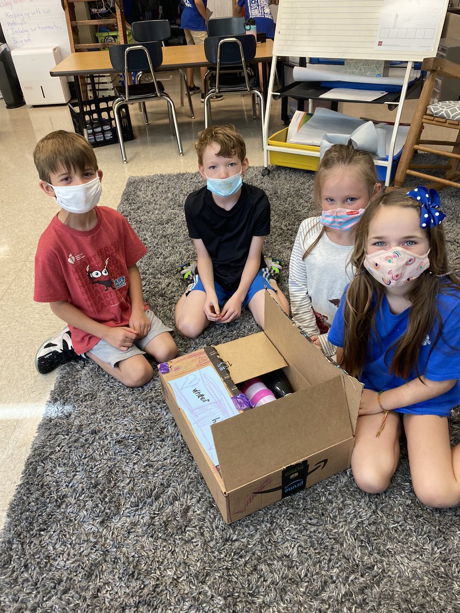 MelanieLovinski's tweet photo. Our class enjoyed building their magnificent things this week! Very creative!@HPCS_TN https://t.co/Worbzv9Sh1