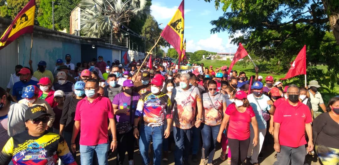 eduardopiate2's tweet photo. Que grande el amor  con el que nos recibió hoy el pueblo de la Guamita II, en  la pquia El Recreo, de San Fernando. Seguimos avanzando hacia la victoria del 21N https://t.co/7Lum1wURlm