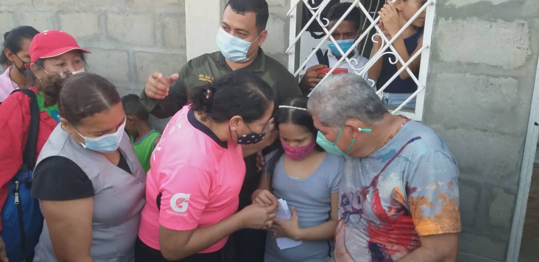 eduardopiate2's tweet photo. Que grande el amor  con el que nos recibió hoy el pueblo de la Guamita II, en  la pquia El Recreo, de San Fernando. Seguimos avanzando hacia la victoria del 21N https://t.co/7Lum1wURlm