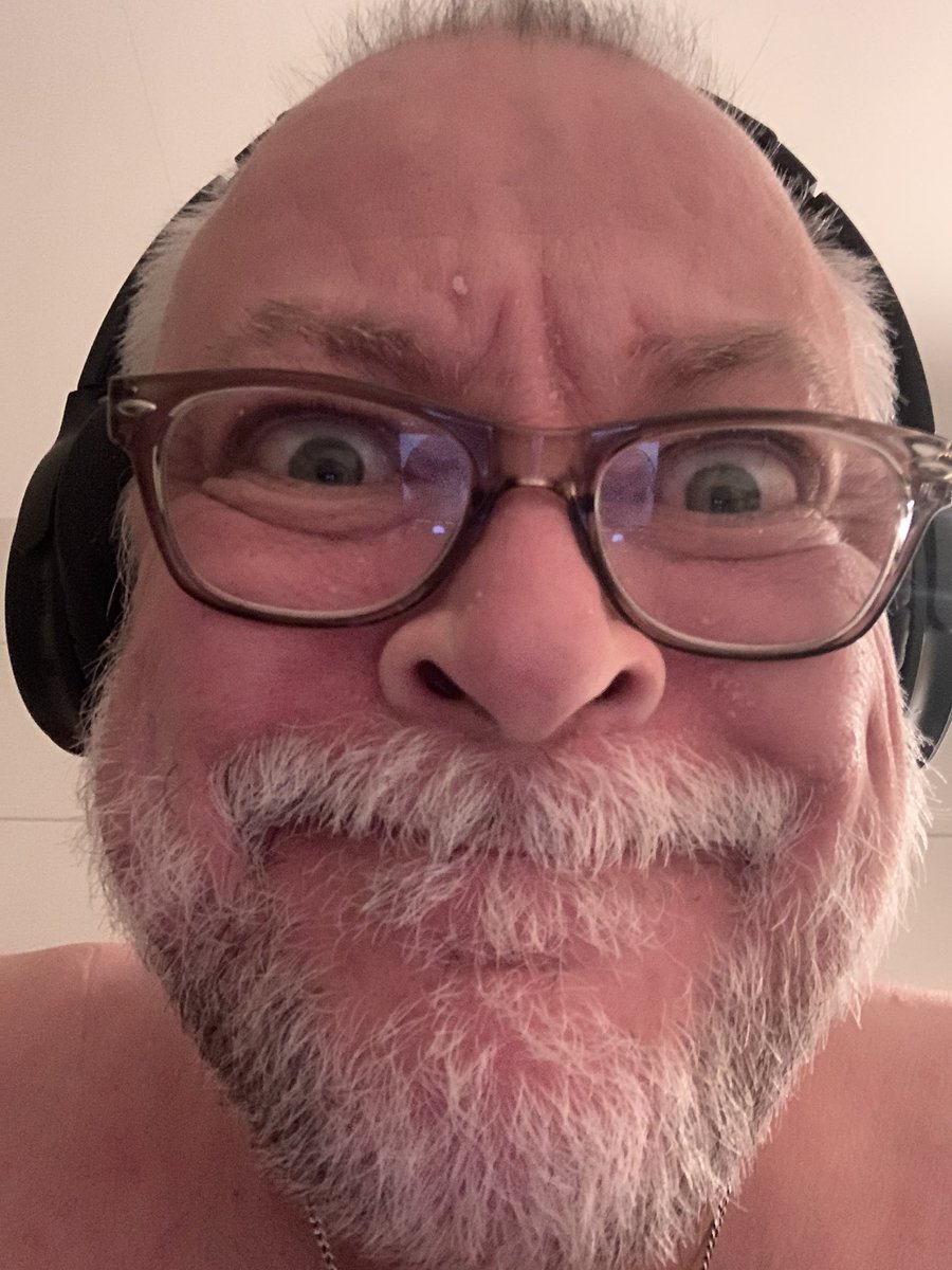 Papanomaly tweet media