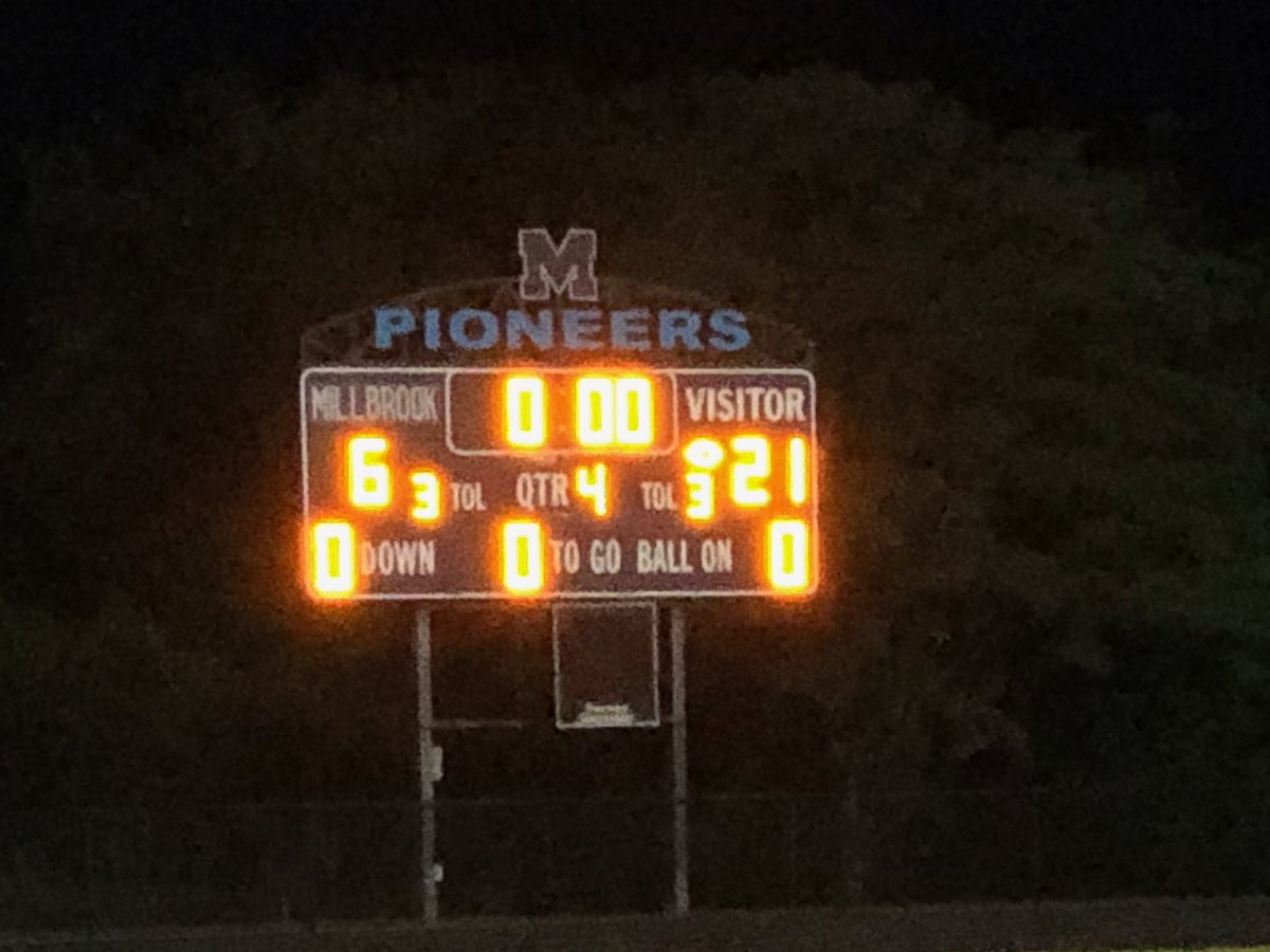 fauquierhs's tweet photo. 🏈 💥 ⭐️ final score Falcons for the win 21-6 over Milbrook.  👏🏼 https://t.co/F3SBOarlv5