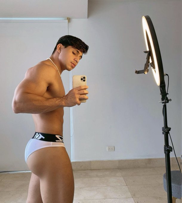 My onlyfans 🥵 https://t.co/uiUqR0GpdC https://t.co/FlHtSua9Jx