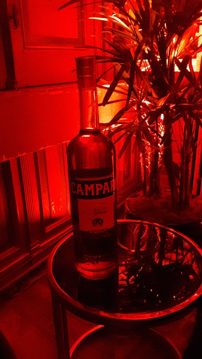 Evento de <a href="/CampariARG/">Campari Argentina</a> presentando #FelliniForward. Corto creado con Inteligencia Artificial que recrea el genio creativo de #Fellini 
#reddiaries