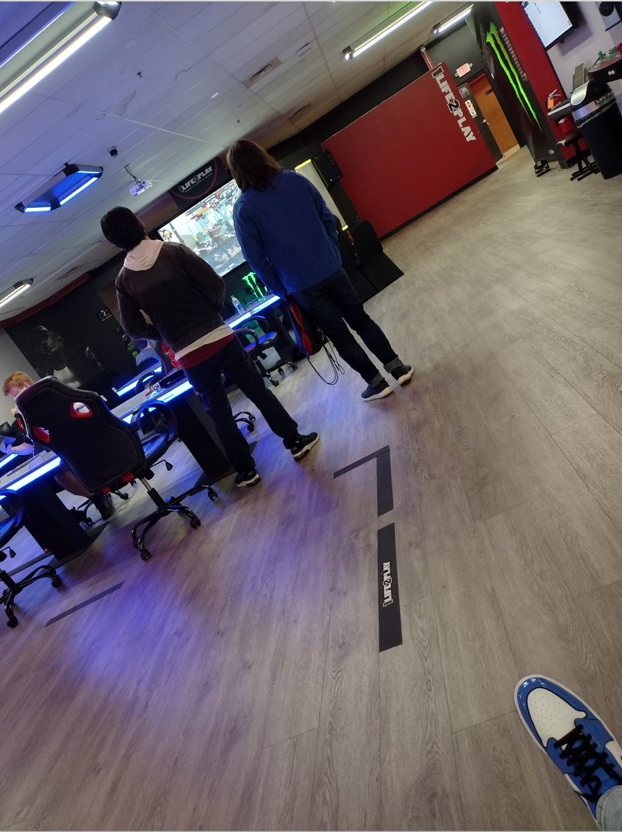 i1_800's tweet image. First time at @1Life2PlayGG for some Tekken. Pretty dope