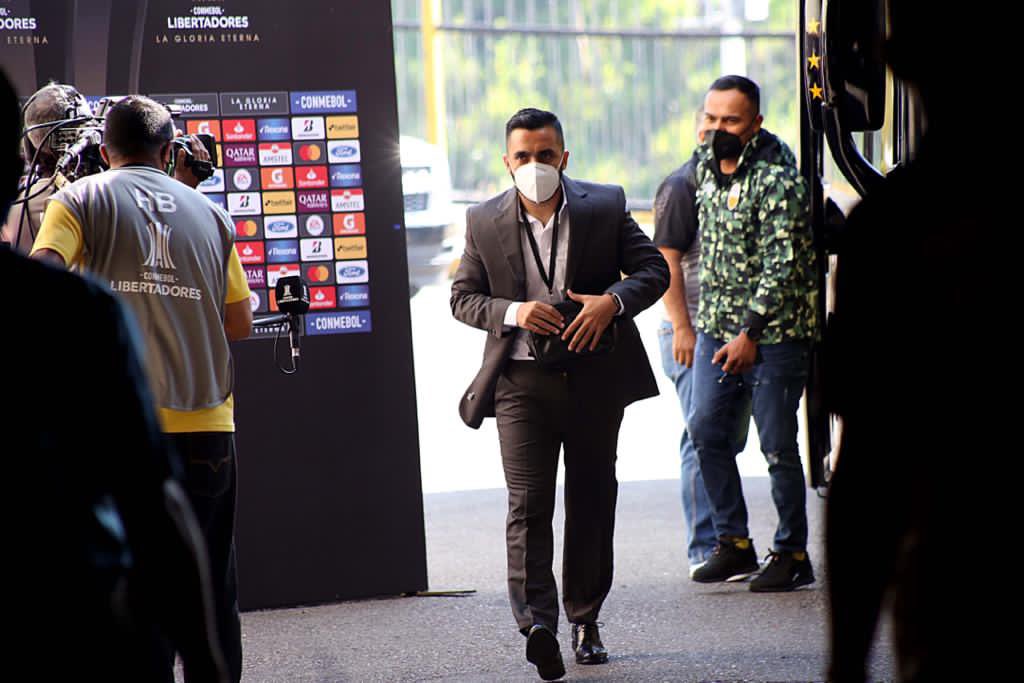 Orgulloso de lo alcanzado
Ya son 7 años en el fútbol profesional, 5 Suramericanas y 3 Libertadores, dos de ellas con el @dvotachira que era mi sueño. Y esto es solo un ejemplo más de que los sueños, cuando se trabajan, SI SE CUMPLEN❤️.
Ahora, la pregunta?