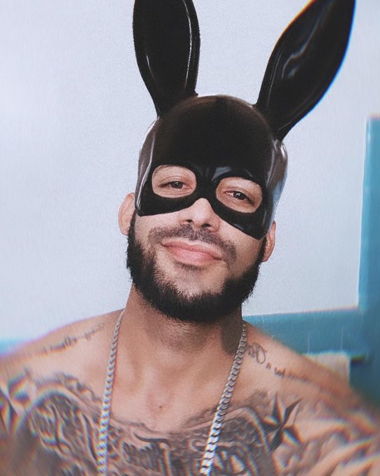 Hello October 👋🏼🤓.. let it be filled with money, inner peace &amp; genuine happiness.. 🙏🏼🌹💫 IG: @iamjorgeluis_<a href="/tag/tbt"class="tags"><span>#tbt</span></a><a href="/tag/publishedmodel"class="tags"><span>#publishedmodel</span></a>