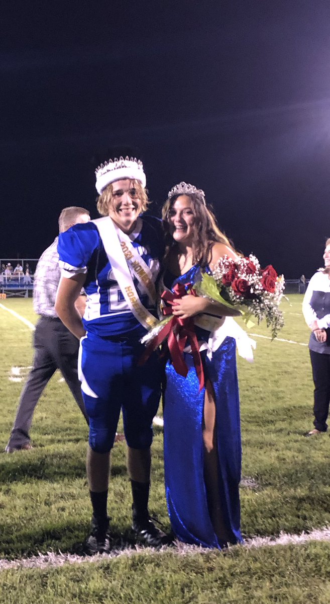 ManuszakEdward's tweet photo. Awesome 2021 Homecoming Parade and Game tonight! Congrats to Ahnikka and Jimmy! Great win for the football team! So proud of our students, staff and families! Be safe tomorrow at the dance everyone! #rowlikevikings #LovePublicEducation https://t.co/rEOLUEbKCF