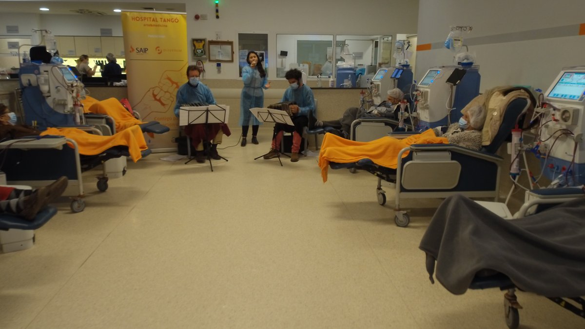 HospitalTango's tweet photo. En el  Día Internacional de la Música, el equipo de @HospitalTango celebra junto a pacientes, personal de la  salud y acompañantes el poder de la música para mejorar la calidad de vida. Apoyan SAIP Cooperativa de Seguros Médicos y @DiaverumGlobal #arteymedicina #tango #Musica https://t.co/dv9Jk5ydiW