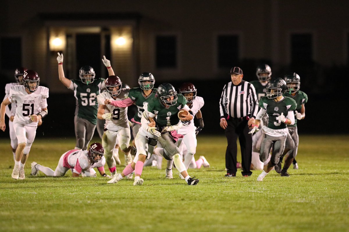 Bears earn a 27-13 win over St. Luke’s in front of a big crowd. Emmanuel Nda ‘22 leads the way with 2TDs.
