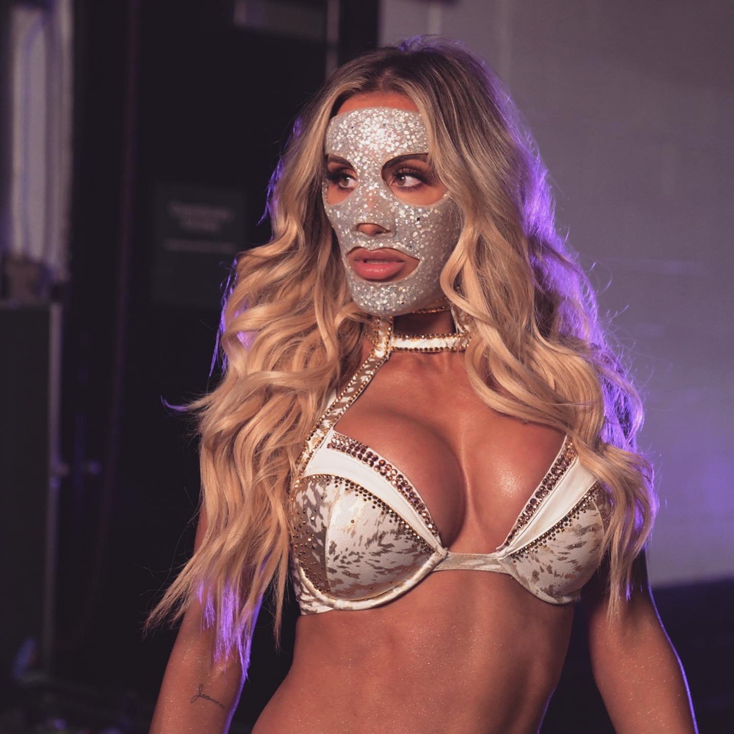 Wwe Smackdown Sexy Video - Carmella Shares Hot Photos From WWE Smackdown In Designer Mask