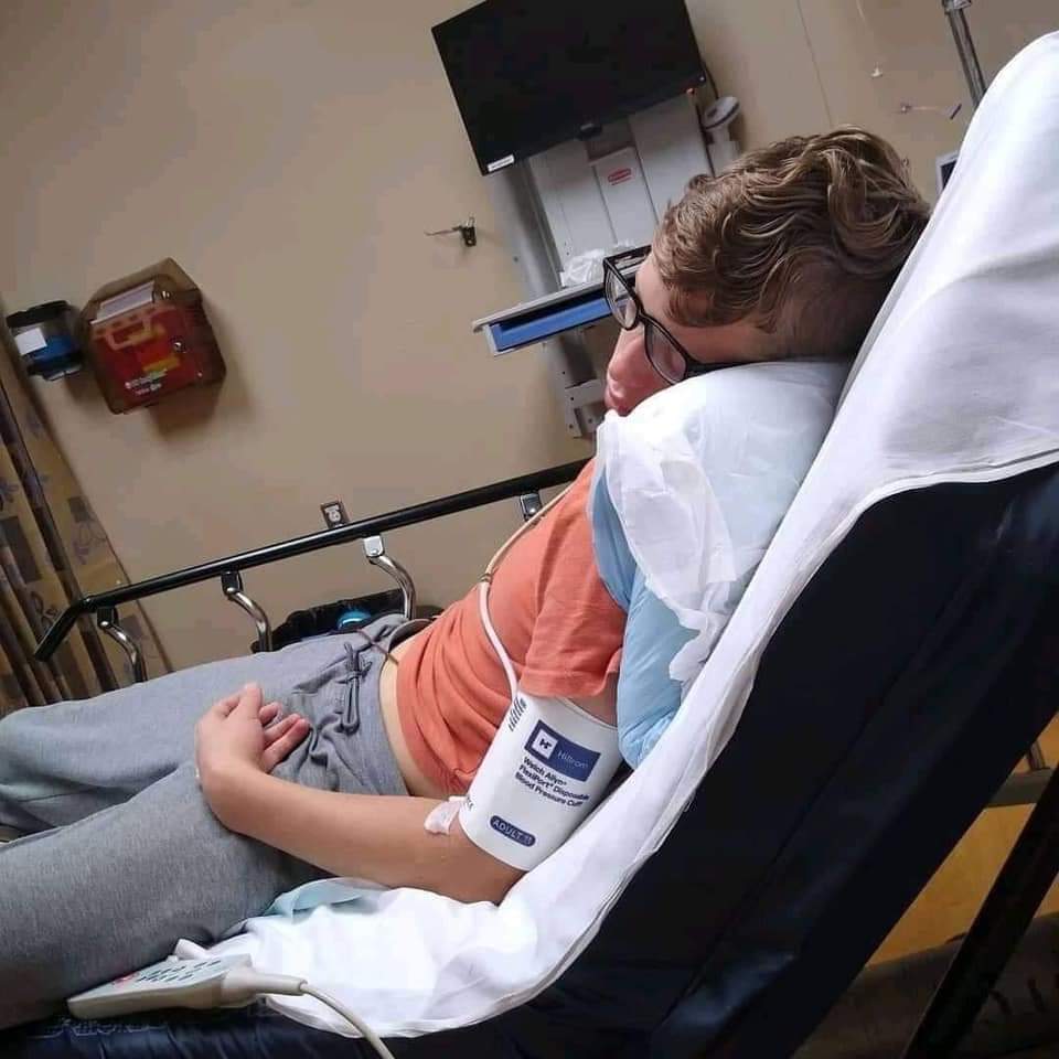 Gabe (17) received the second d0se of Pf—and the following day began experiencing severe chest pains, dizziness, high fever, nausea, and vomiting.After spending ten hours in the emergency room he was diagnosed with myocarditis, inflammation of the heart wall. Pray for him please
