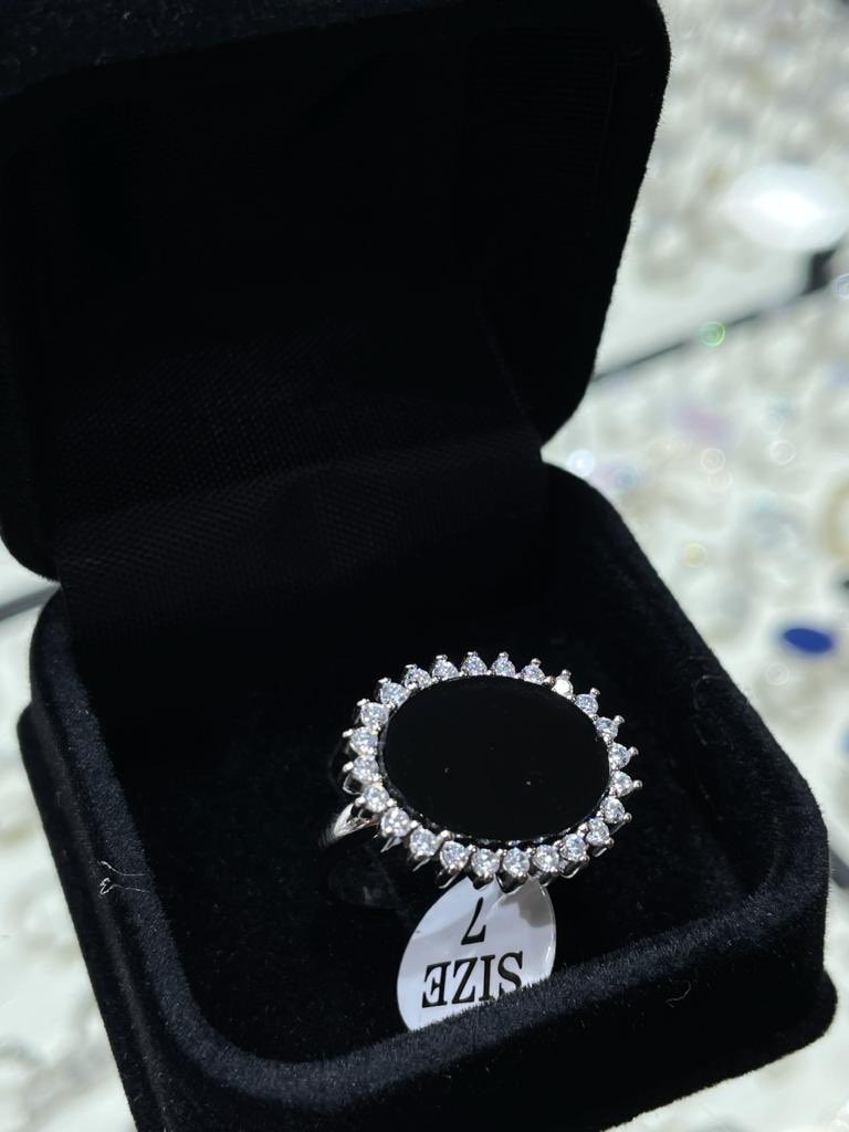 bracelets_mun tweet picture