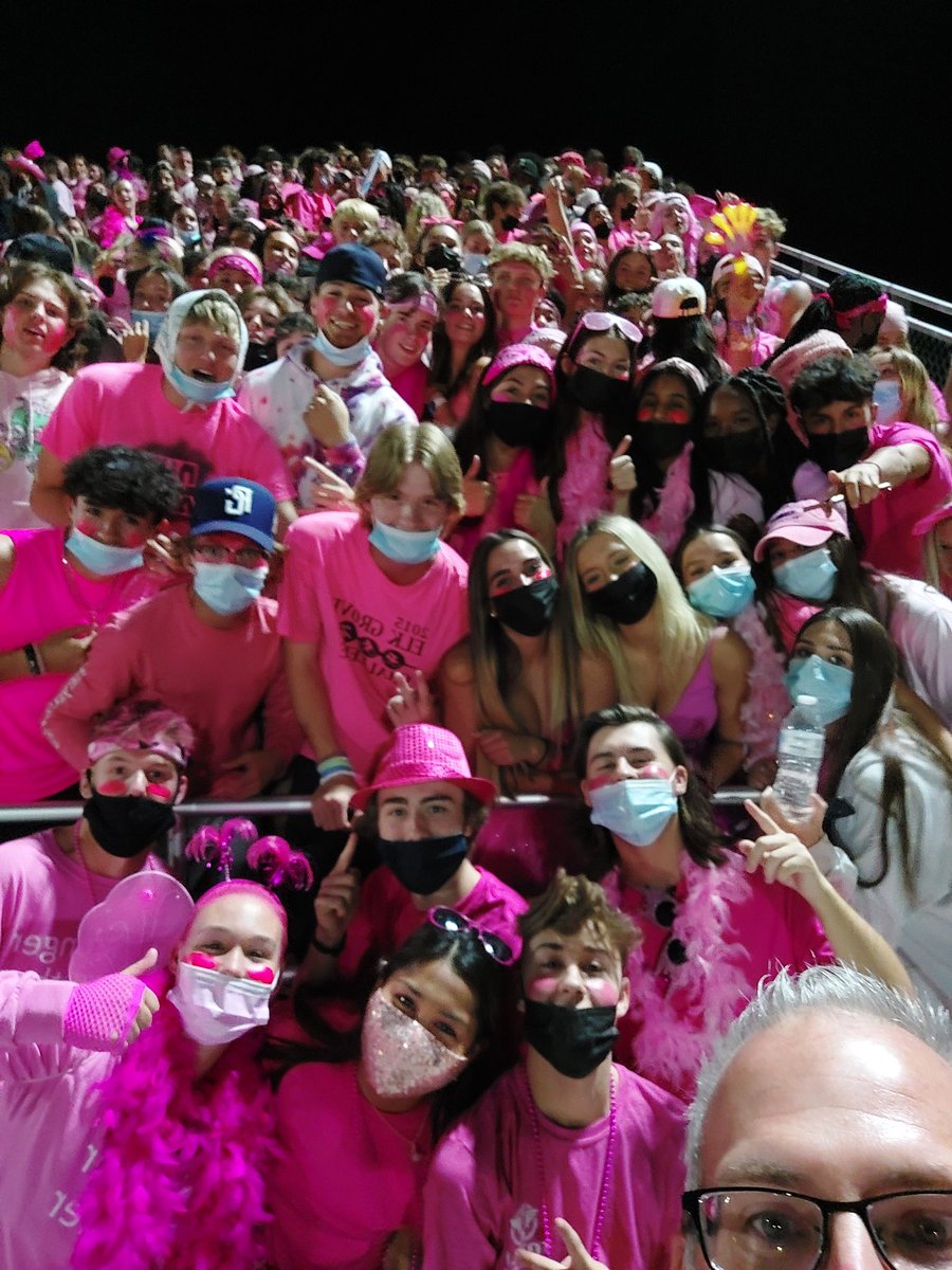 TonySandersSupt's tweet photo. South Elgin v. Streamwood.  Both teams showing team spirit.  
Please keep the masks up at games.  It is in the IDPH guidance for spectators. https://t.co/ozY1BFnFMD
