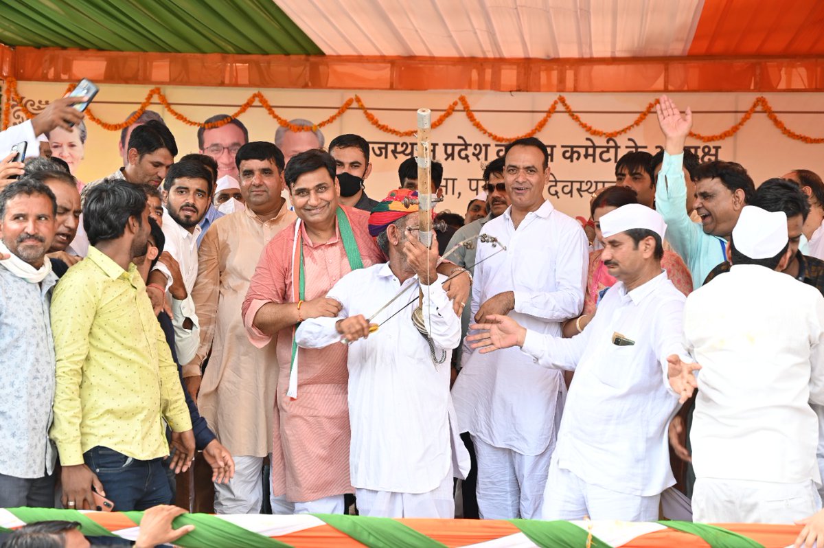 Chetan Dudi (@chetandudiinc) on Twitter photo प्रदेश कांग्रेस कार्यालय पहुँच कर कांग्रेसी कार्यकर्ताओं के साथ राजस्थान प्रदेश कांग्रेस कमेटी के अध्यक्ष <a href="/GovindDotasra/">Govind Singh Dotasra</a> जी को गुलदस्ता भेंट कर जन्मदिन की बधाई एवं शुभकामनाएँ दी| प्रदेश कांग्रेस कार्यालय पहुँच कर कांग्रेसी कार्यकर्ताओं के साथ राजस्थान प्रदेश कांग्रेस कमेटी के अध्यक्ष <a href="/GovindDotasra/">Govind Singh Dotasra</a> जी को गुलदस्ता भेंट कर जन्मदिन की बधाई एवं शुभकामनाएँ दी|