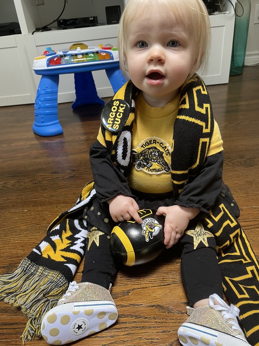 MichDalgleish's tweet photo. Somebody’s turning 1 tomorrow and soo ready for her first tailgate!! 🎉🐯 @Ticats @CFL @oskeewaawaa @mghampton #oskeeweewee #firstbirthdaytailgate #ticats #cfl https://t.co/U4lWvQF2bI