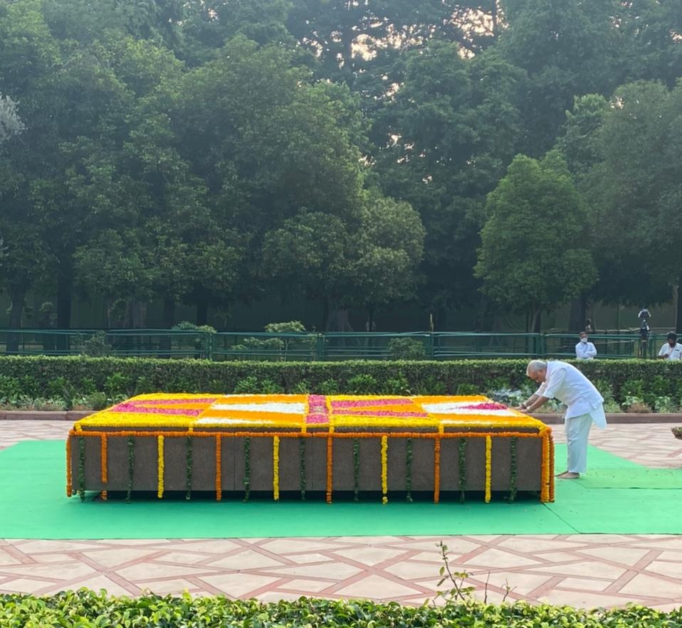 VShastri_'s tweet image. मेरे दादा जी व देश के पूर्व प्रधानमंत्री स्व• लाल बहादुर शास्त्री जी को उनकी जयंती पर पुष्पांजलि अर्पित करी 🙏🏼