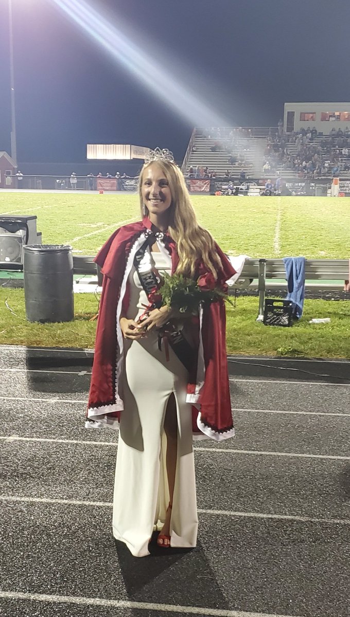 WDubGBB's tweet photo. Congrats to Audrey Biermann - WD 2021 Homecoming Queen @WesternDubuque @WestDubStuCo #wdbobcats #RoadtoHOCO https://t.co/zB1YshtXrQ