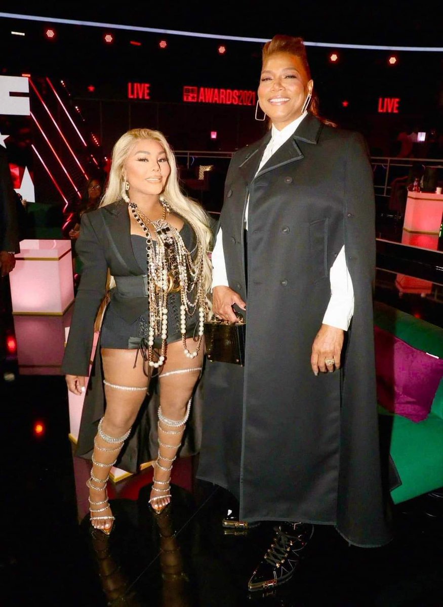 divas_rap's tweet photo. I just wanna say that I love that #LilKim &amp; #QueenLatifah have always had a good friendship! 💖 https://t.co/Mtp4k1ktyT