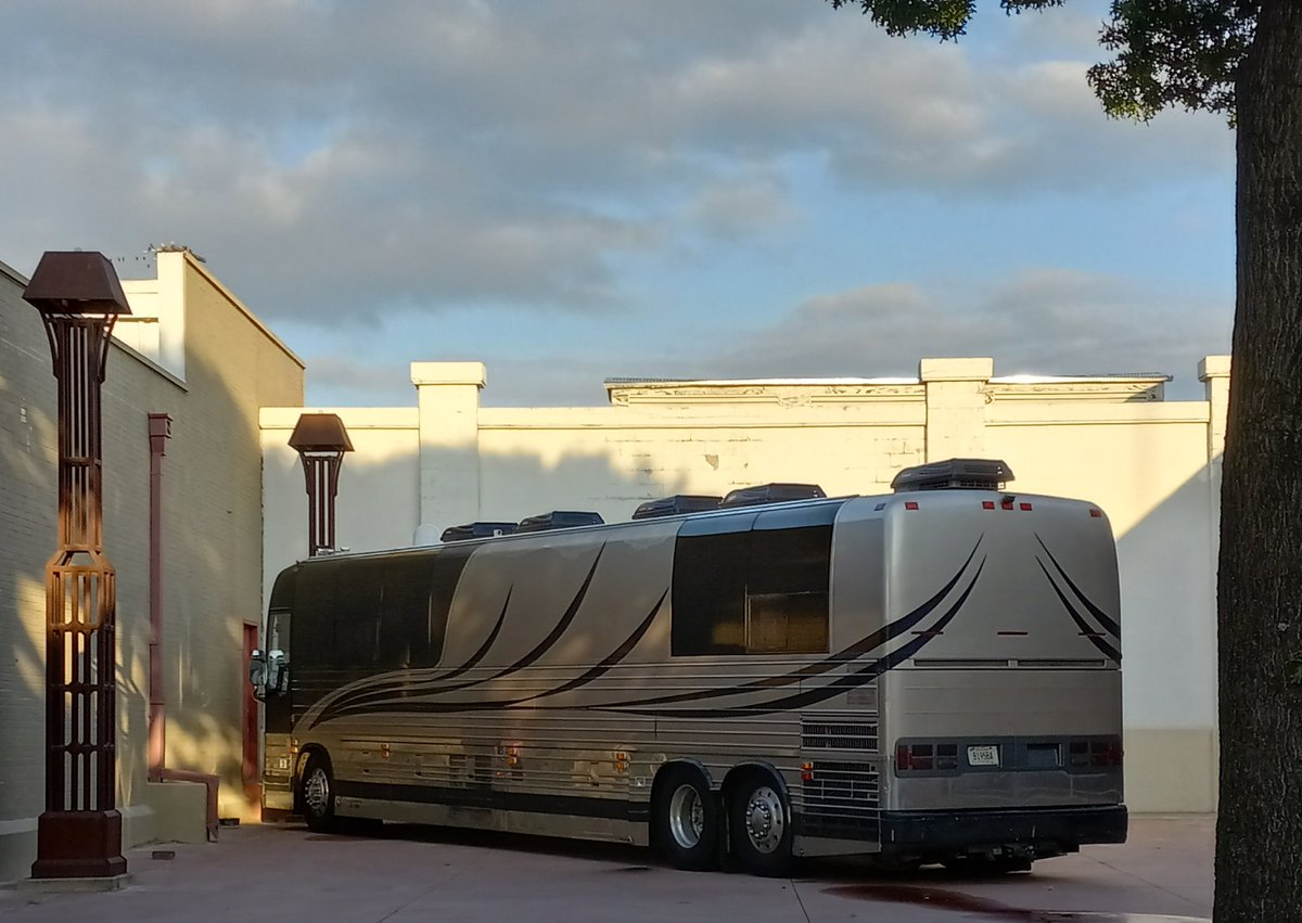 moonlitefire's tweet photo. We had #GoodDirections where #PeopleAreCrazy and the thing is we're #PrettyGoodAtDrinkingBeer @BillyBobsTexas @billycurrington ๐บ๐ @MillerLite https://t.co/299oIRmyDw