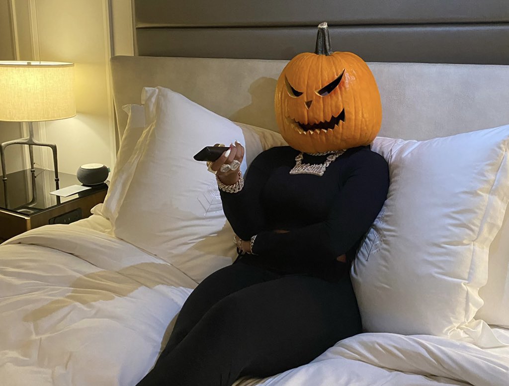cari_mclellan's tweet photo. @theestallion September 30th vs October 1st https://t.co/FJbAJDCOxq