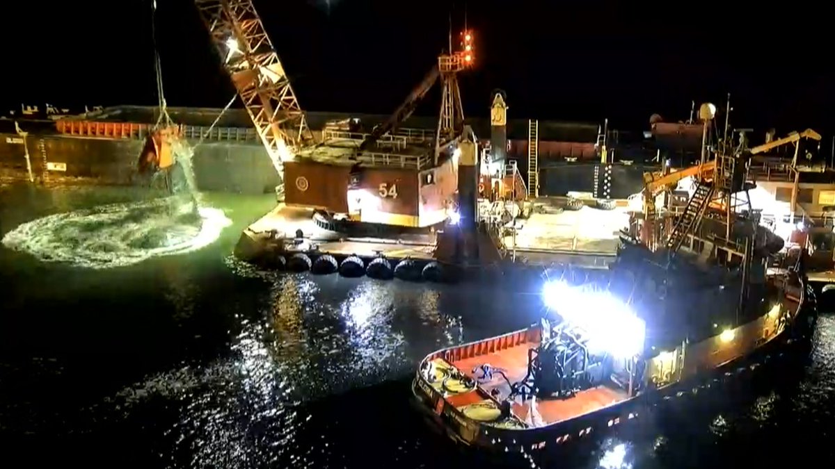 stephaniesinewx's tweet photo. Our very own view of a dredger tonight!  Very cool to watch the process from our SC Aquarium/Gerald's Tires harbor camera! #chswx #chssc #live5news https://t.co/QzQ0PkdI4w