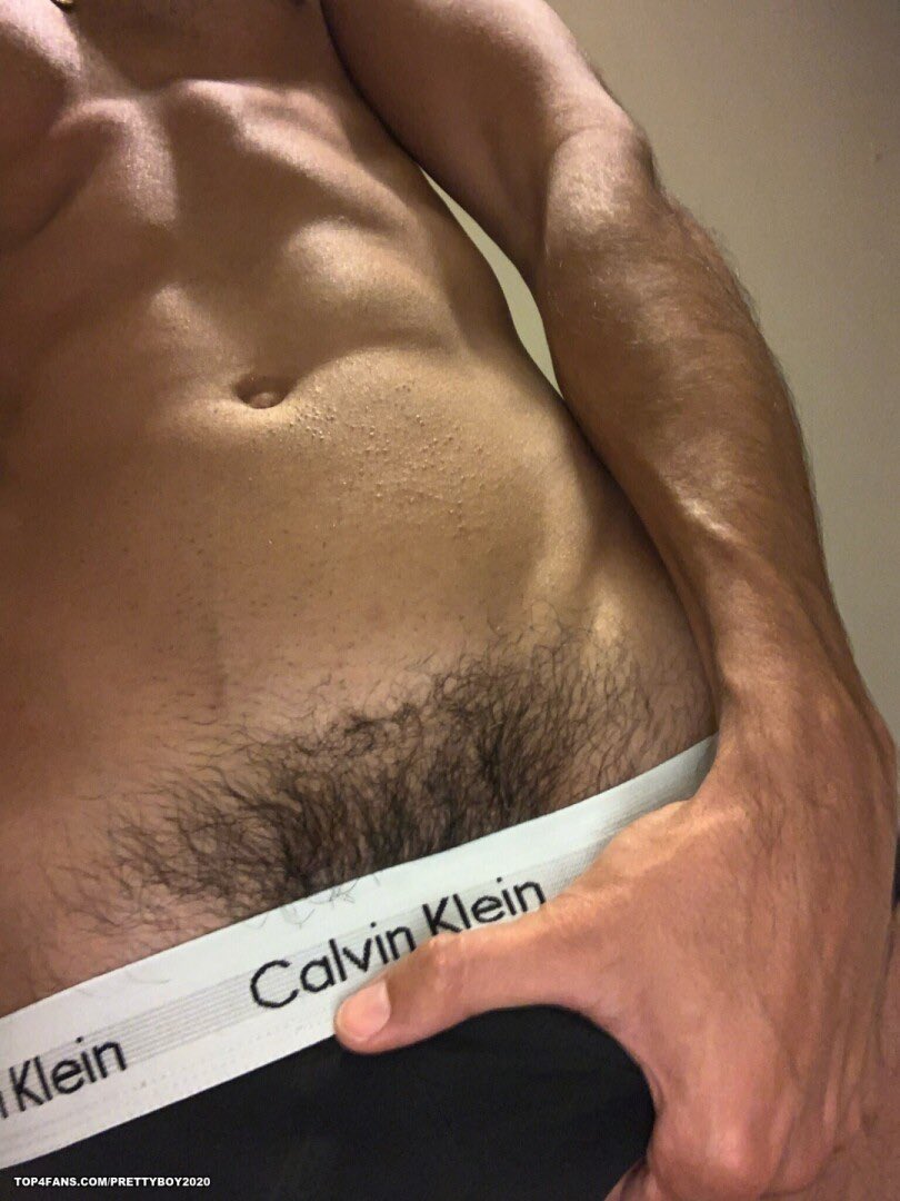 vicktorlira's tweet photo. RT if you love the Brazilian Bush, I bring some masculinity for you guys 🇧🇷🔥https://t.co/TZt5NY1QcU https://t.co/rIfE2FUcFn