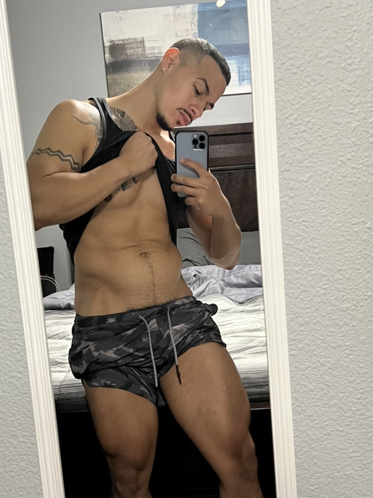 lxfrausto's tweet photo. Thighs for the guys https://t.co/c0TzlhbQpN