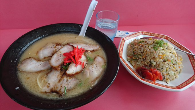 今日はチャーシューメンと炒飯じゃ
グフフ 