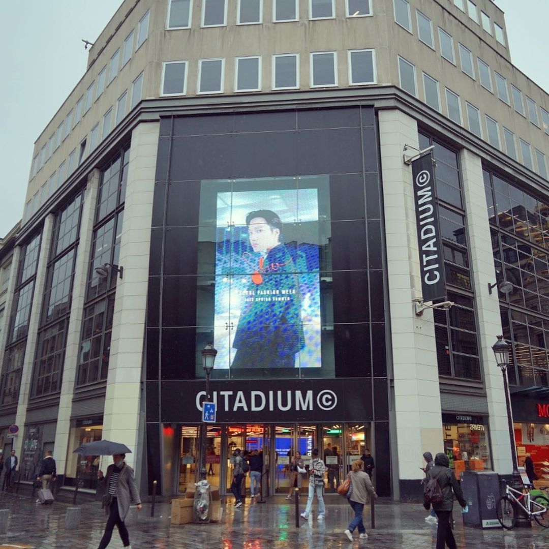 alwaysbyjongin's tweet photo. #KAI GLOBAL AMBASSADOR OF SEOUL FASHION WEEK @citadium Paris

#SFWGlobalAmbassadorKAI
#서울패션위크_카이 https://t.co/C28lOdxpnk