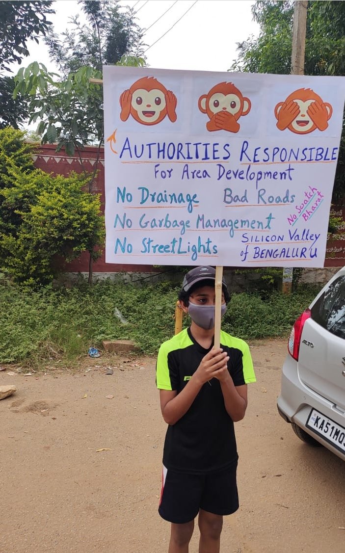 EdodiShyam's tweet photo. Bengaluru Electronic City apartment Residents demonstrates against the apathy of civic authorities

#electroniccityforbbmp https://t.co/ab4LyoCd5D