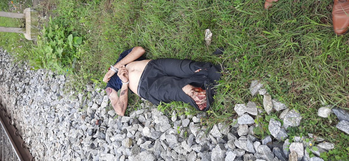 KeypadGuerilla's tweet photo. Warning #GraphicVisuals: Arbaaz, a #Muslim boy brutally murdered in #Karnataka  #belagavi's Khanapur taluk over alleged love affair with a #Hindu girl. Body found beheaded on the railway track. Railway police is investigating the matter. https://t.co/7LDuNsMs7p