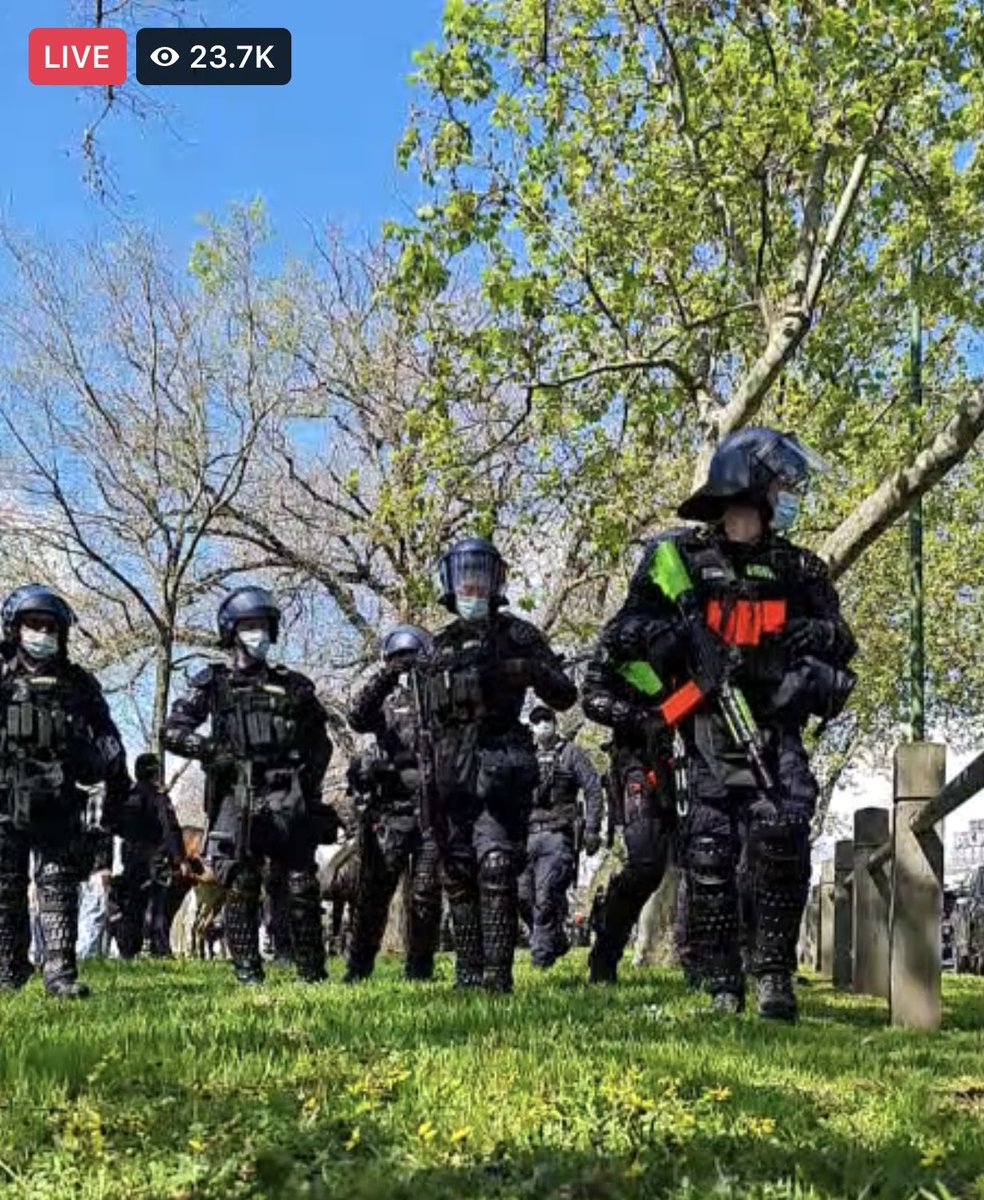 craigkellyAFEE's tweet photo. This is NOT my Australia

The face of Dictator Dan’s Dictatorship

The face of Dan’s Police State

With heavily armed Police to intimidate peaceful Victorians

No wonder #DanNext is still trending

Definitely #DanNext to GO

And thanks again @therealrukshan for the live coverage https://t.co/kCwzHtiiwV