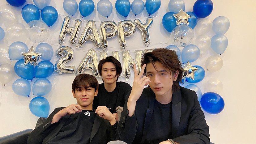 4NOLOGUE's tweet photo. ชมไลฟ์ Happy 2nd Anniversary TRINITY&amp;TWILIGHT ย้อนหลังกันได้แล้วนะครับ 😄

ส่วนคลิปอื่นๆ ที่อยู่ใน VLIVE จะทยอยอัปโหลดให้นะครับ 

👉🏻 https://t.co/jhMWwCH0bI https://t.co/6VmpcuZhei
