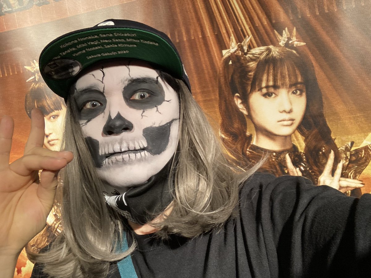 OHITORI_GALAXY's tweet photo. 今日の現場はココ!!!✨💀
 #BABYMETAL
 #タワーレコード渋谷店 
 #白塗り
 #skullmake https://t.co/7vBfnMucj3