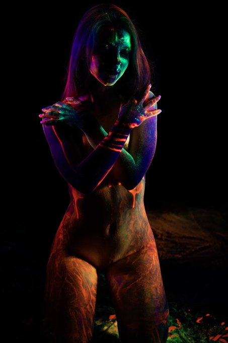 https://t.co/Lp7kCHwIyr Martians arrived #martians #aliens #paint #bodypaint #fluo #neon #uv #artnude