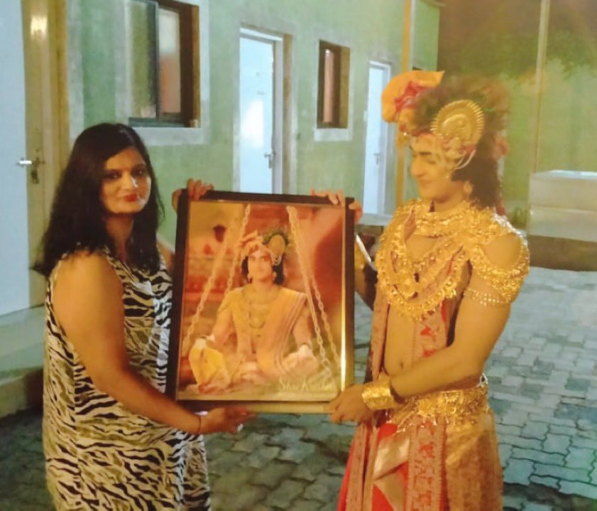 Krishi1211's tweet photo. I am very happy today  finally I met u Sumedh my dream came true,my happiness knows no bounds,Sumedh you are very good ,you are a very nice person and artist ,I'm so glad to meet you ,thank you Sumi and love you so much @Beatking_Sumedh 🥰 How’s it?  #asksumedh #Sumedhmudgalkar https://t.co/HL02tWlKSd
