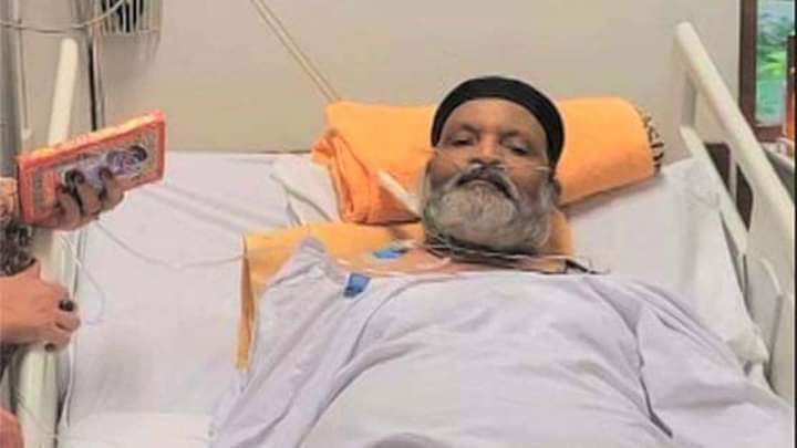 im_attarukh's tweet photo. زمانہ بڑے شوق سے سن رہا تھا
ہم ہی سو گئے داستاں کہتے کہتے 💔
#RIP
#umarsharif
#comedy_king https://t.co/gI3aXTFi4u
