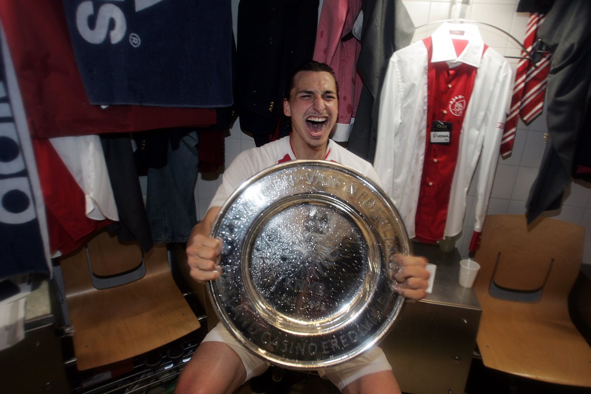 AFCAjax's tweet photo. 40 y/o and still going strong ❤️‍🔥

Congratulations, @Ibra_official 👑 https://t.co/WZKnefRi5c