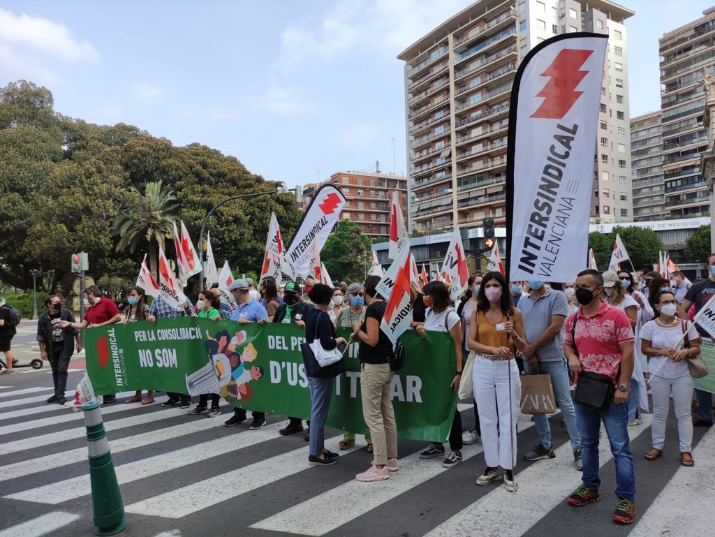ManuSalutIV's tweet photo. 📣MANIFESTACIÓ per la consolidació del personal públic en abús de temporalitat a #València #2_O 11🕚
#Fijezaxley
Les persones 👉NO SOM D’USAR I TIRAR #EnLluita 
#FixesaJa #FijezaYaEsConstitucional #FijezaYa
@IntersindicalV @STEPV_Iv
@CoordLey @ceppt2021
@INTERACCAYTOVLC
@iv_stas https://t.co/kW9HfCPN38