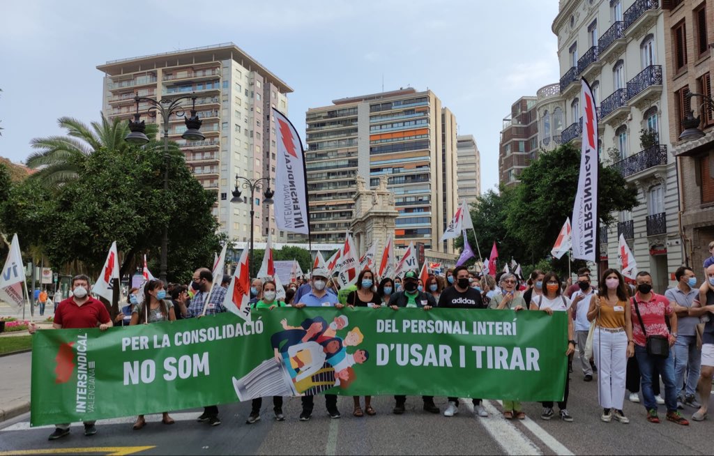 ManuSalutIV's tweet photo. 📣MANIFESTACIÓ per la consolidació del personal públic en abús de temporalitat a #València #2_O 11🕚
#Fijezaxley
Les persones 👉NO SOM D’USAR I TIRAR #EnLluita 
#FixesaJa #FijezaYaEsConstitucional #FijezaYa
@IntersindicalV @STEPV_Iv
@CoordLey @ceppt2021
@INTERACCAYTOVLC
@iv_stas https://t.co/kW9HfCPN38